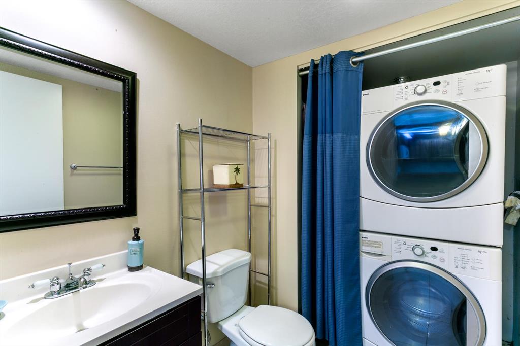 GARDEN LAKES AND GARDEN SQUARE SHOPS - Residential