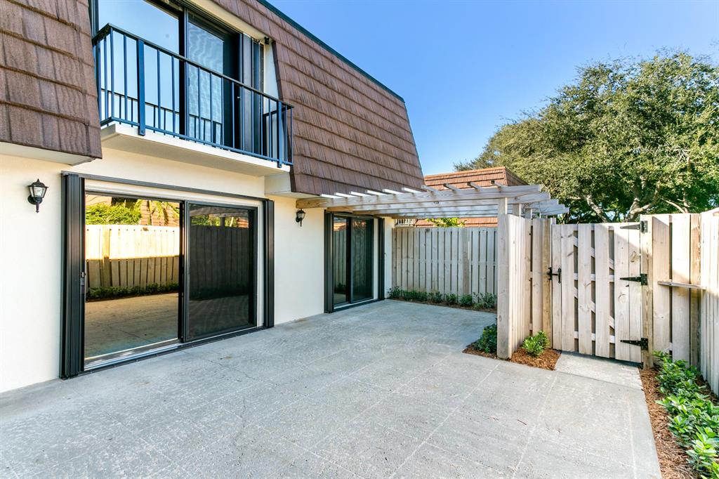 GARDEN LAKES AND GARDEN SQUARE SHOPS - Residential