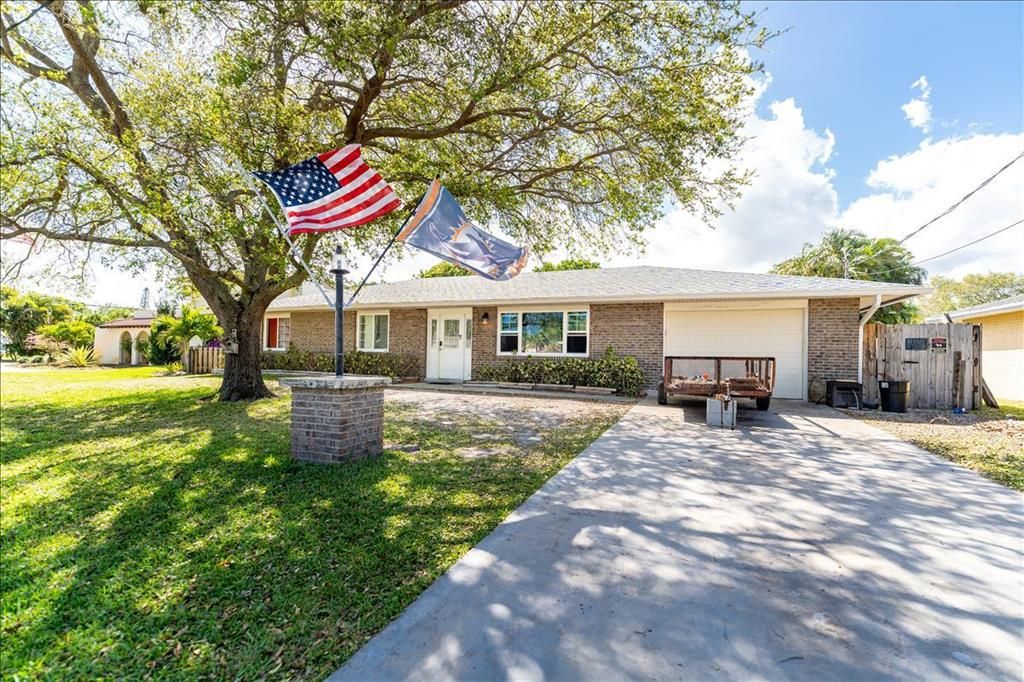 Photo of 6107 Raintree Trail, Fort Pierce, FL 34982 (MLS # R10782689)