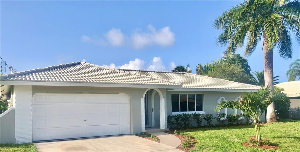 Photo of 1031 SW 11th St, Boca Raton, FL 33486 (MLS # F10296907)
