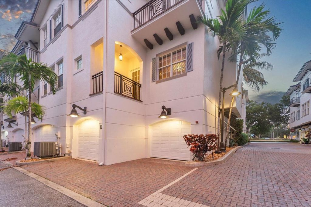 Photo of 285 SE 6th Avenue #J, Delray Beach, FL 33483 (MLS # R11121476)