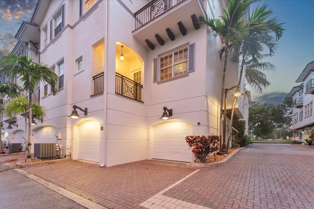 Photo of 285 SE 6th Avenue #J, Delray Beach, FL 33483 (MLS # R11121476)