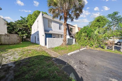 Townhouse in Tamarac FL 7410 75th St St 16.jpg