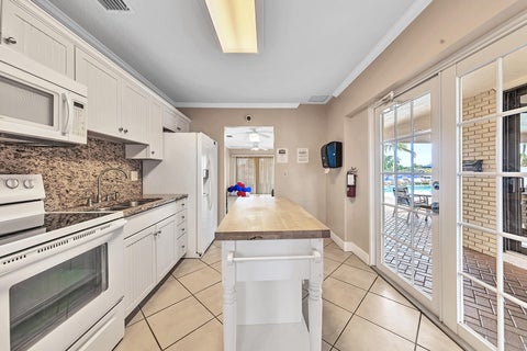 Tiny photo for 180 Cypress Club Drive #816, Pompano Beach, FL 33060 (MLS # B26042732)