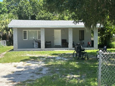 Photo of 314 N 18th Street, Fort Pierce, FL 34950 (MLS # B26047050)