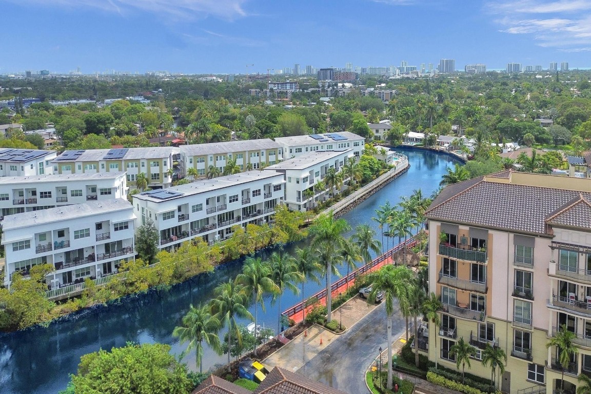 2633 NE 14th Avenue 400