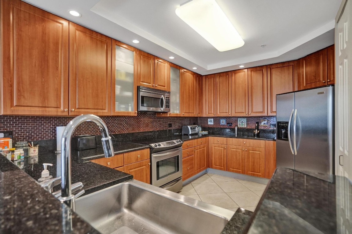 2633 NE 14th Avenue 400