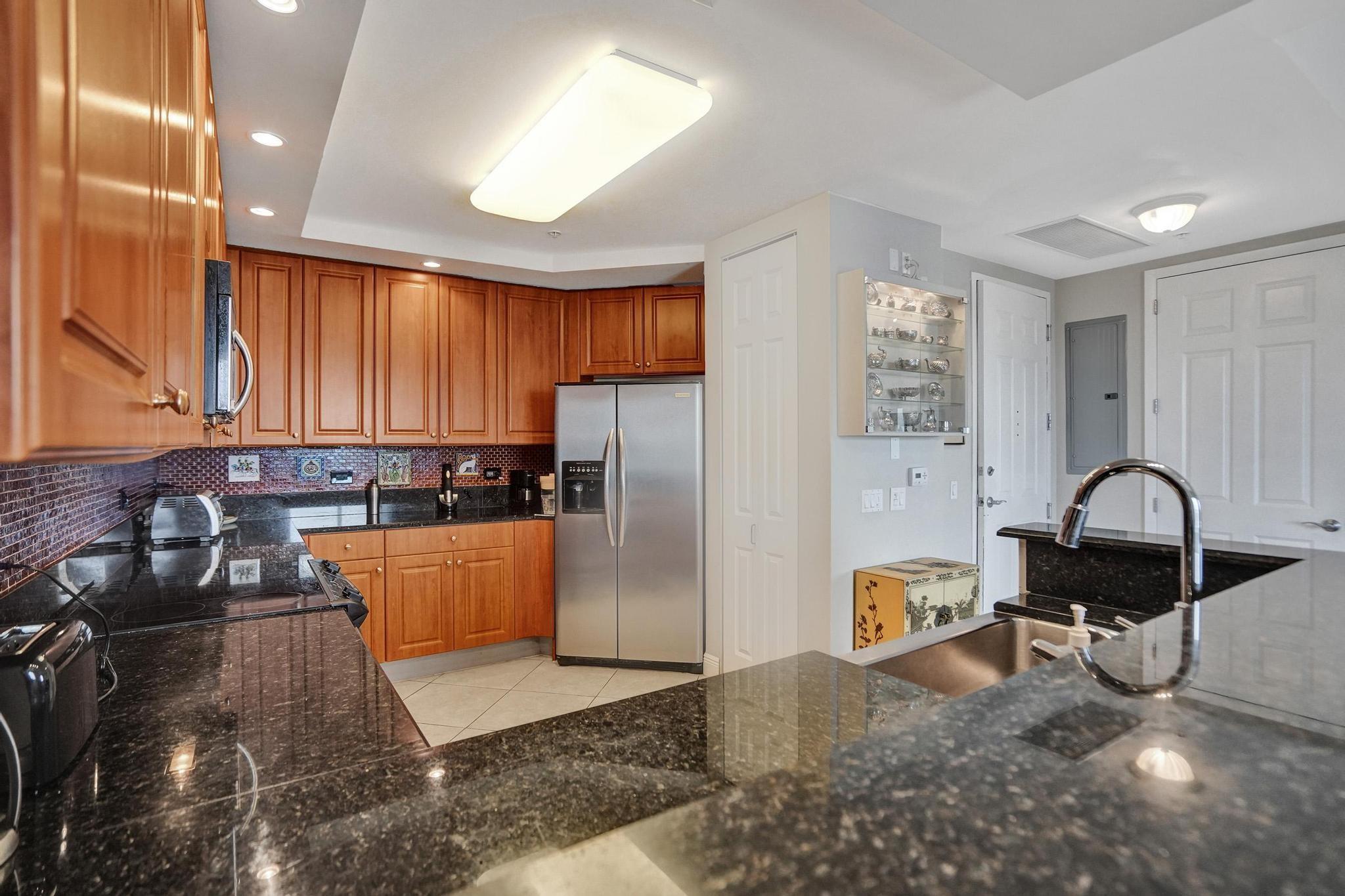 2633 NE 14th Ave 400