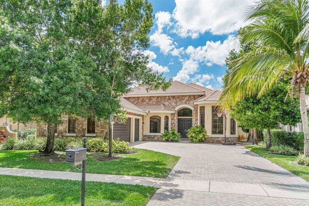 Photo of 10476 Trianon Place, Wellington, FL 33449 (MLS # R10883635)