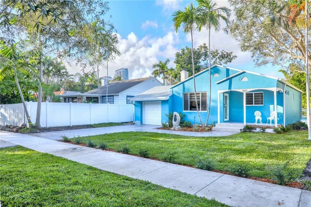 Photo of 801 SE 7th St, Fort Lauderdale, FL 33301 (MLS # F10300176)