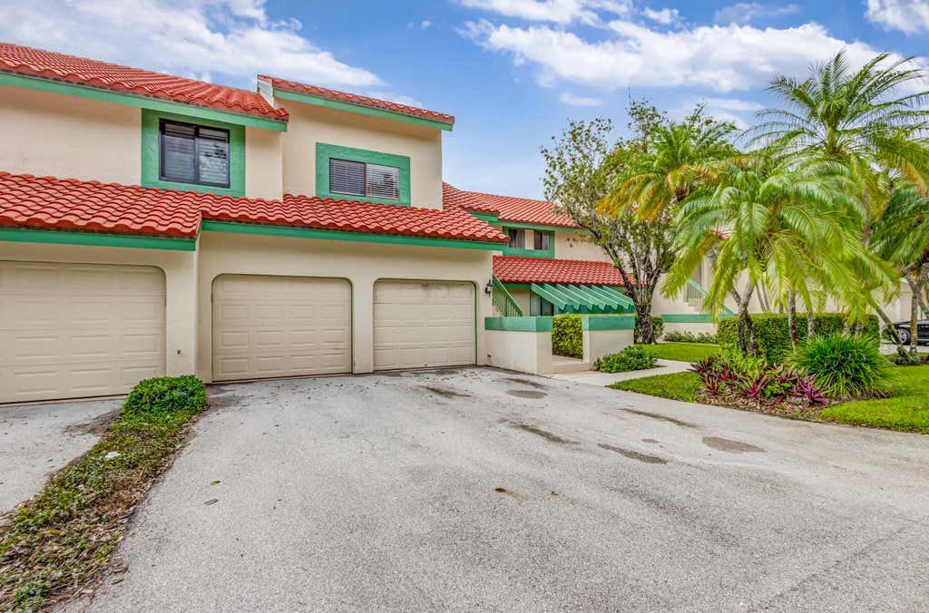 Photo of 13 Lexington Lane E #F, Palm Beach Gardens, FL 33418 (MLS # B26044941)