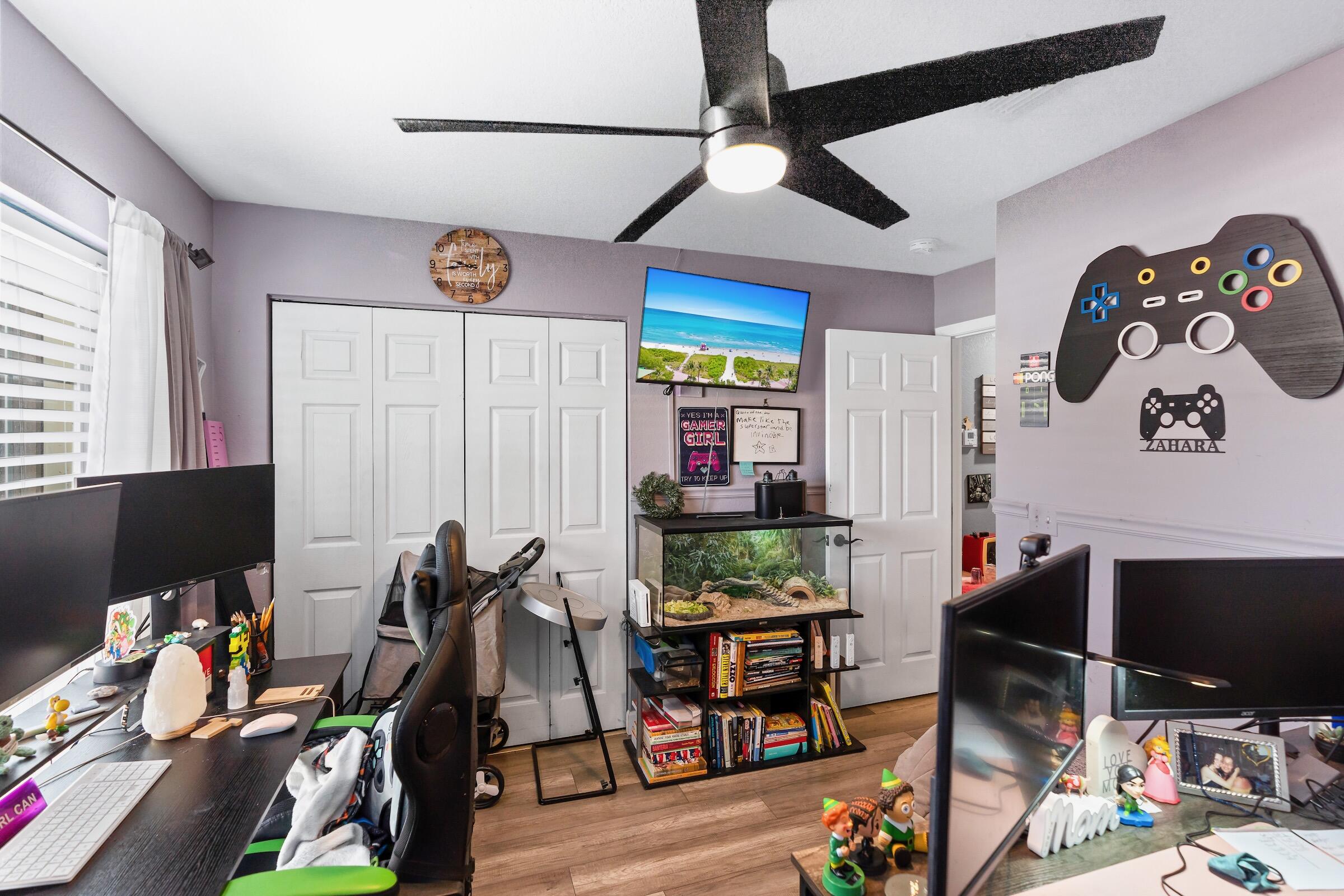 COUNTRY CLUB VIEWS - Residential