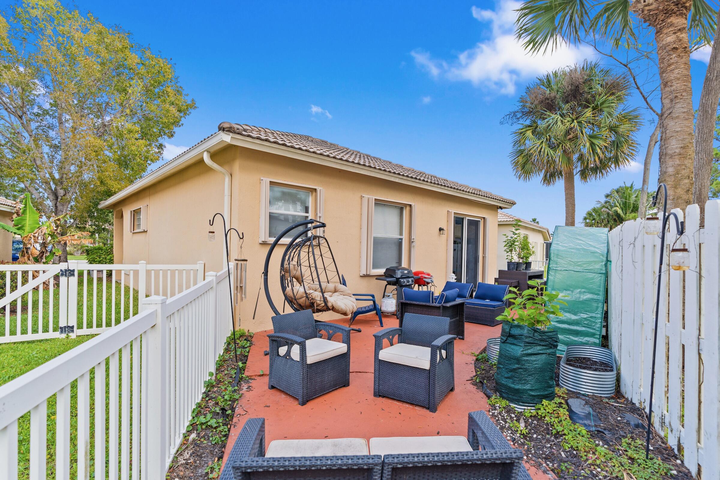 COUNTRY CLUB VIEWS - Residential