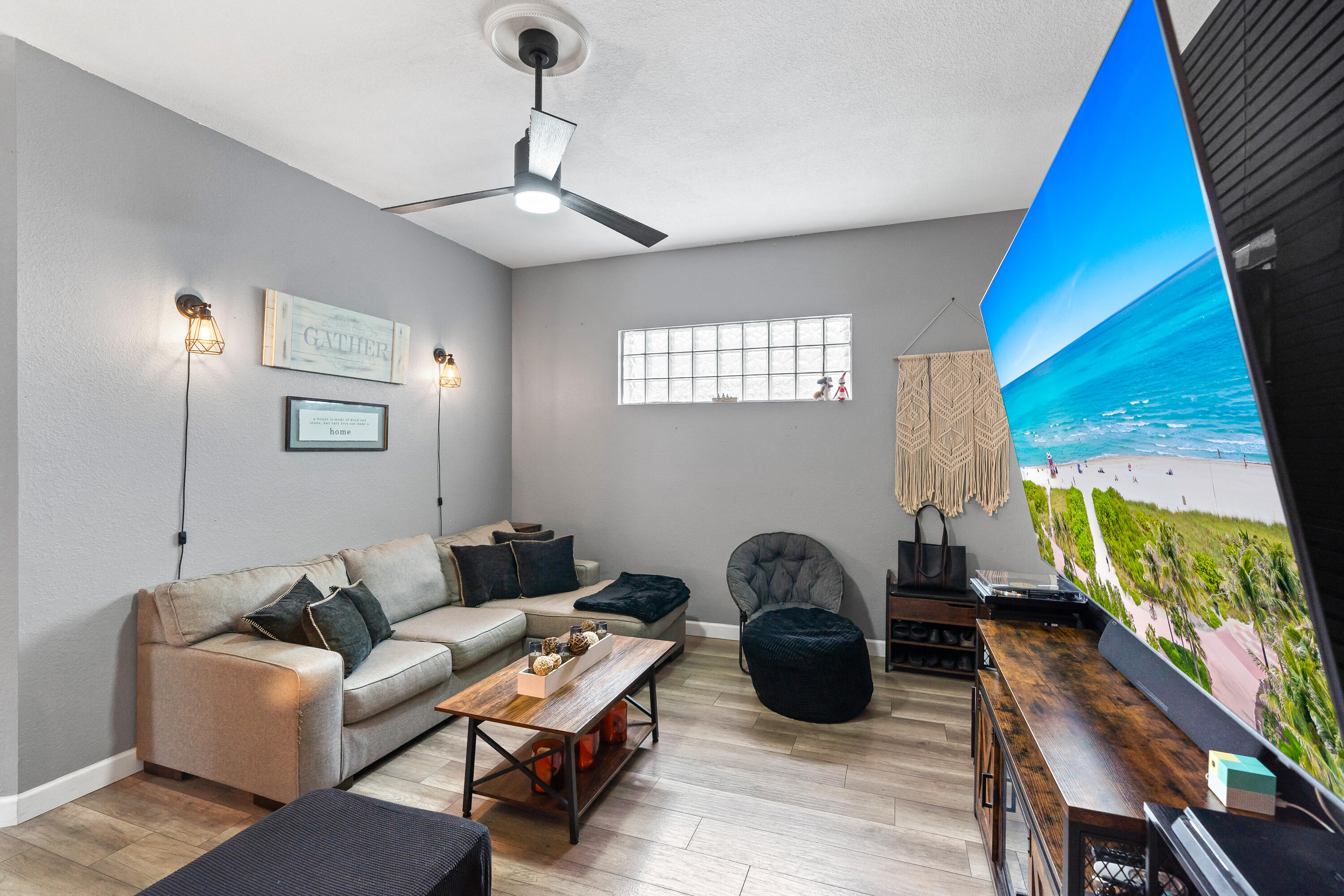 COUNTRY CLUB VIEWS - Residential