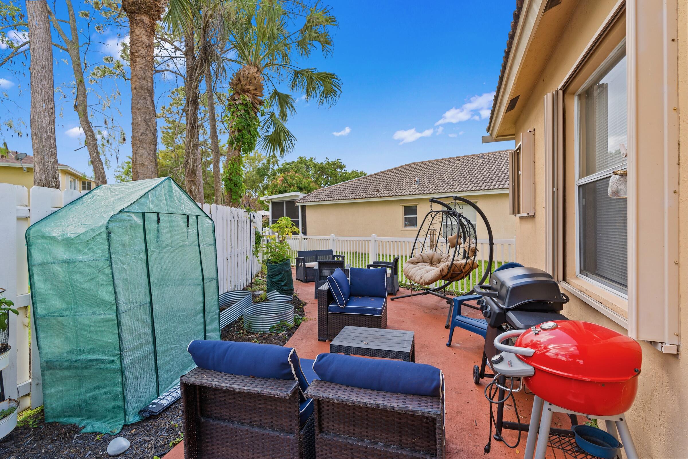 COUNTRY CLUB VIEWS - Residential