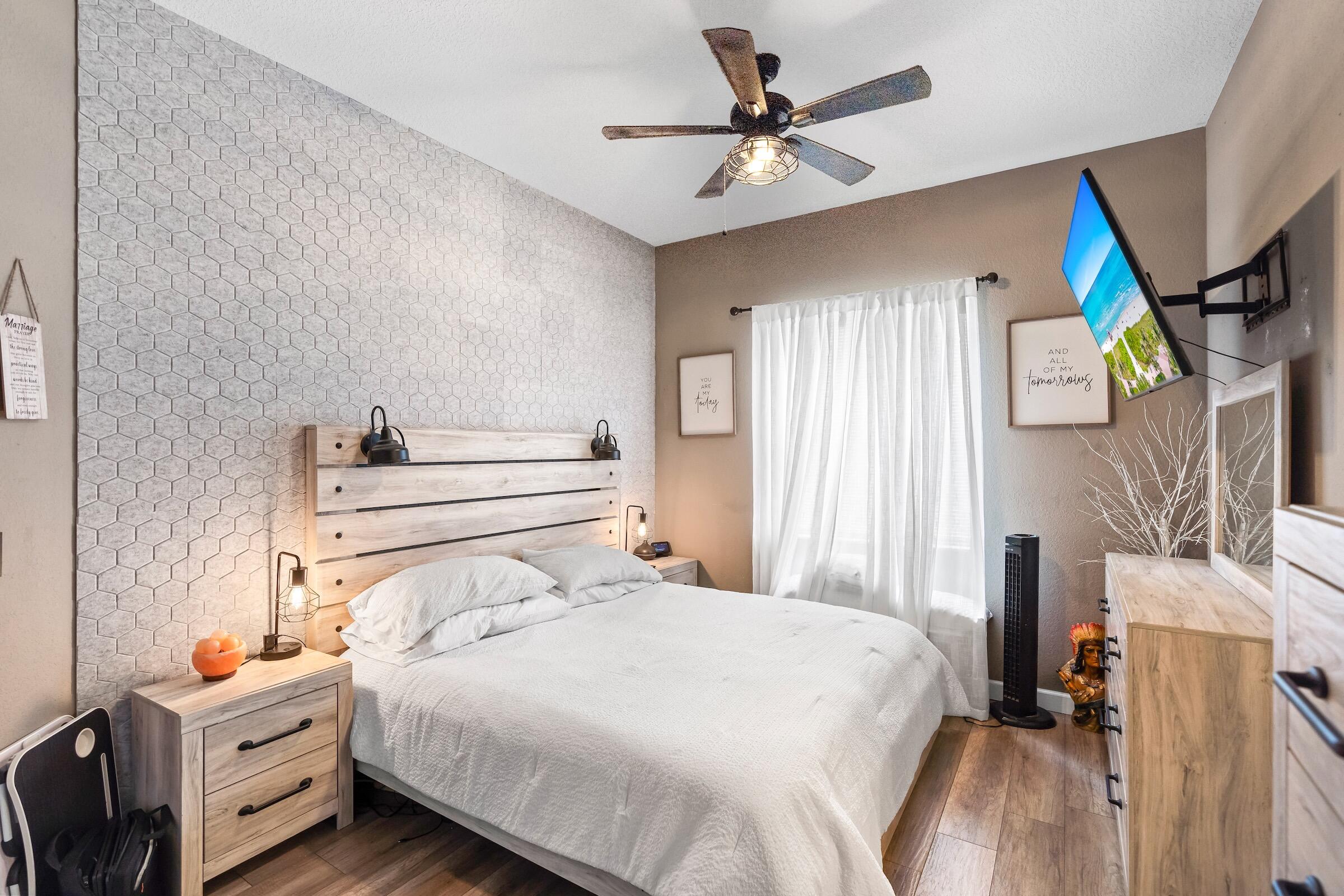 COUNTRY CLUB VIEWS - Residential