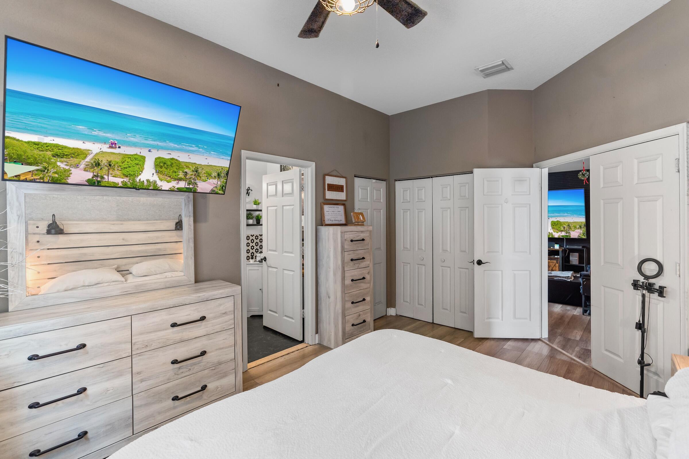 COUNTRY CLUB VIEWS - Residential