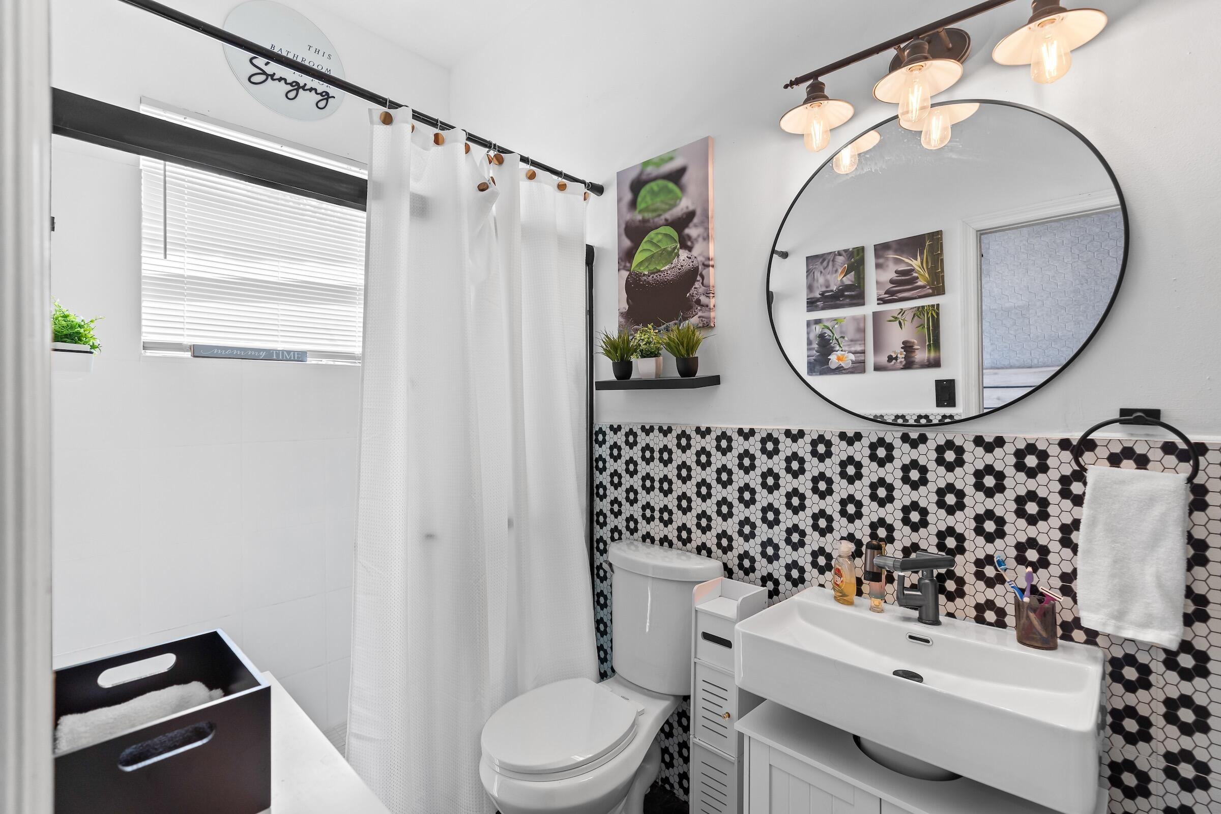 COUNTRY CLUB VIEWS - Residential