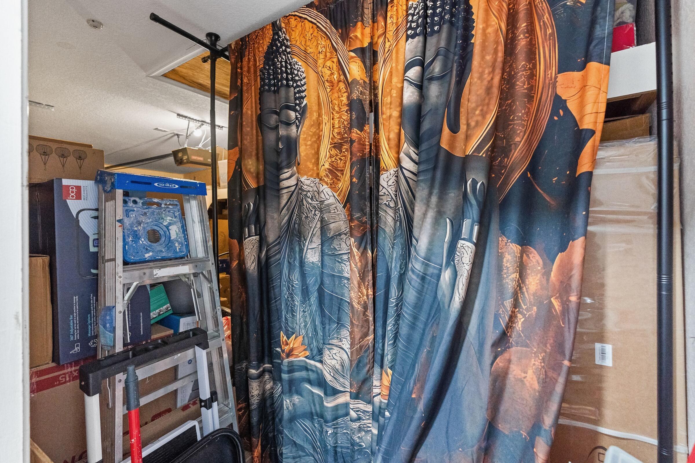 COUNTRY CLUB VIEWS - Residential