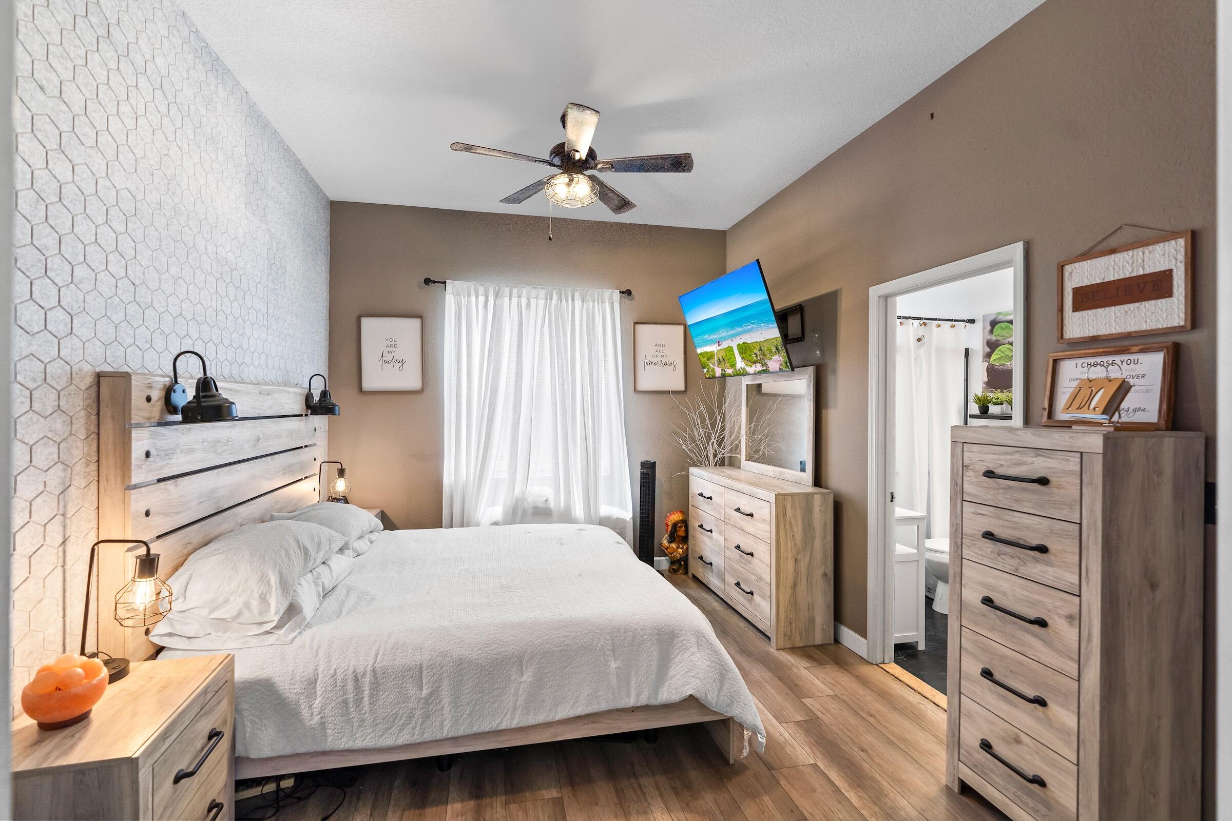 COUNTRY CLUB VIEWS - Residential