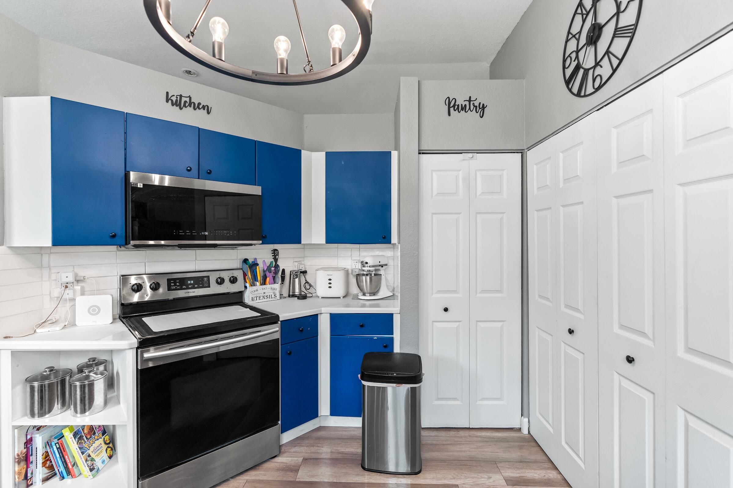 COUNTRY CLUB VIEWS - Residential