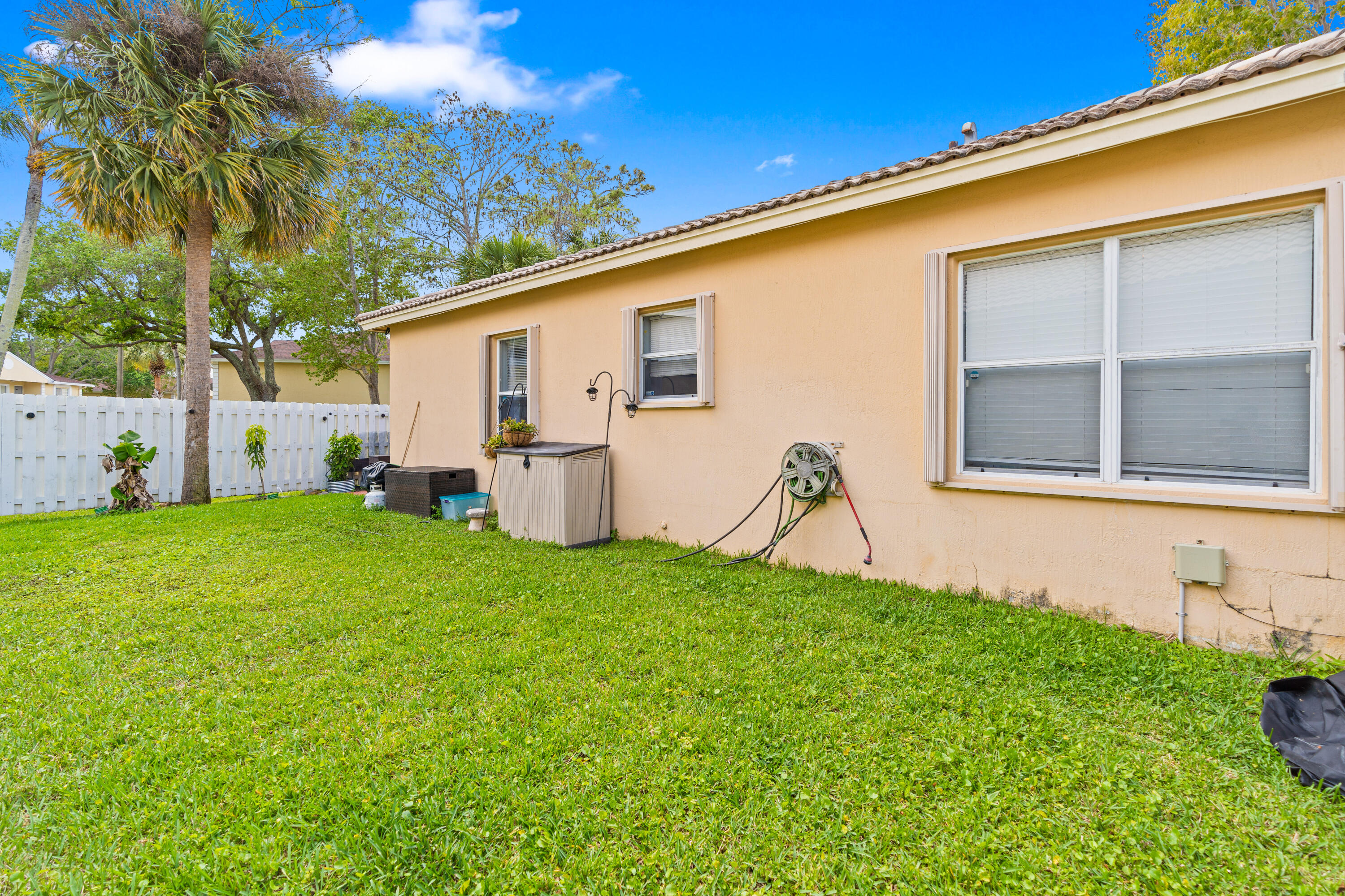 COUNTRY CLUB VIEWS - Residential