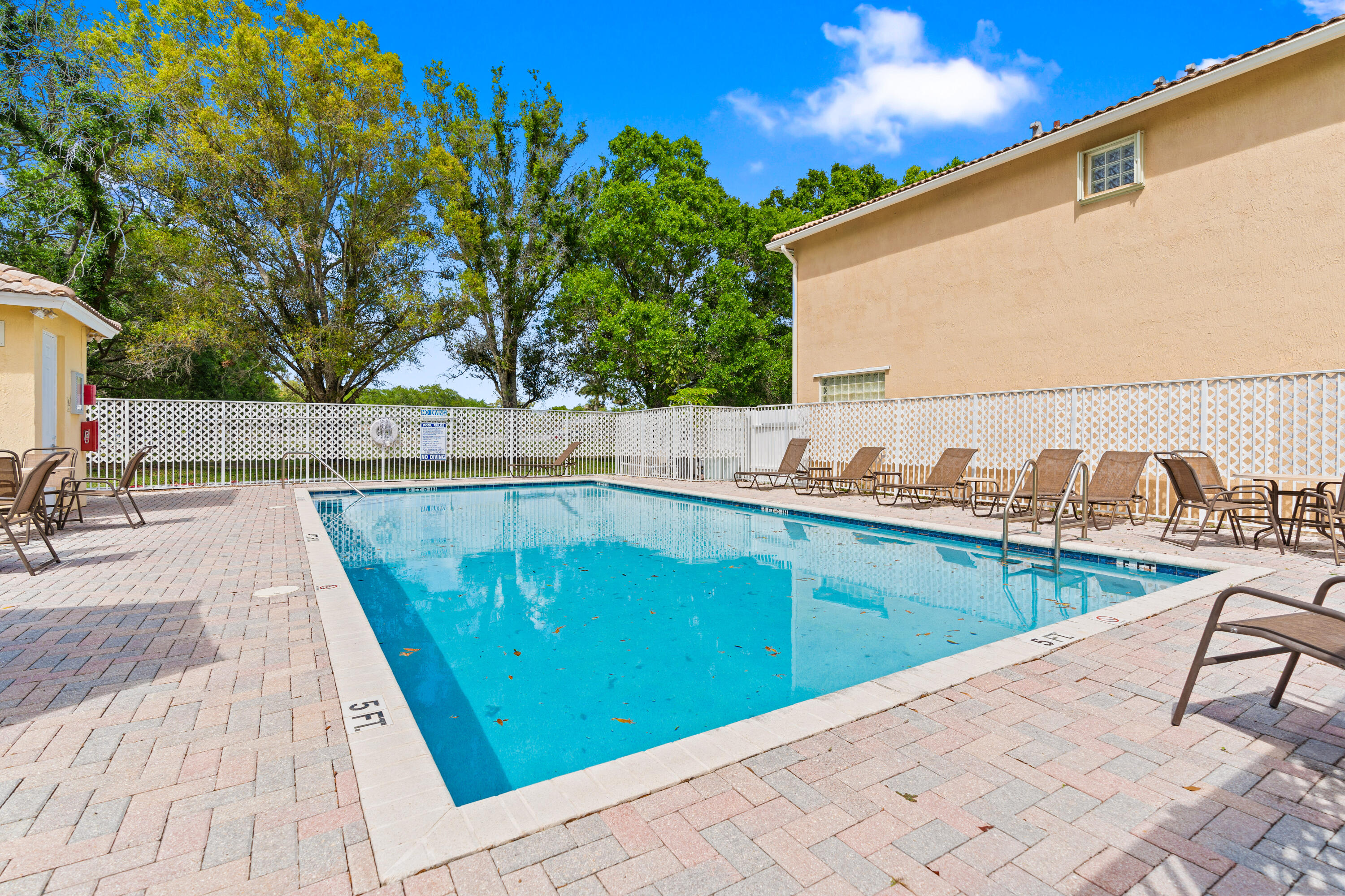 COUNTRY CLUB VIEWS - Residential