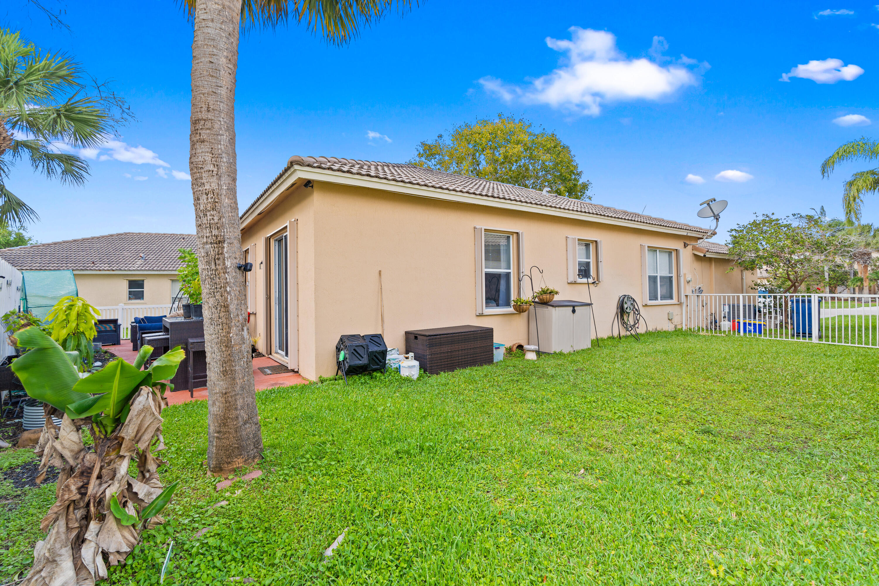 COUNTRY CLUB VIEWS - Residential