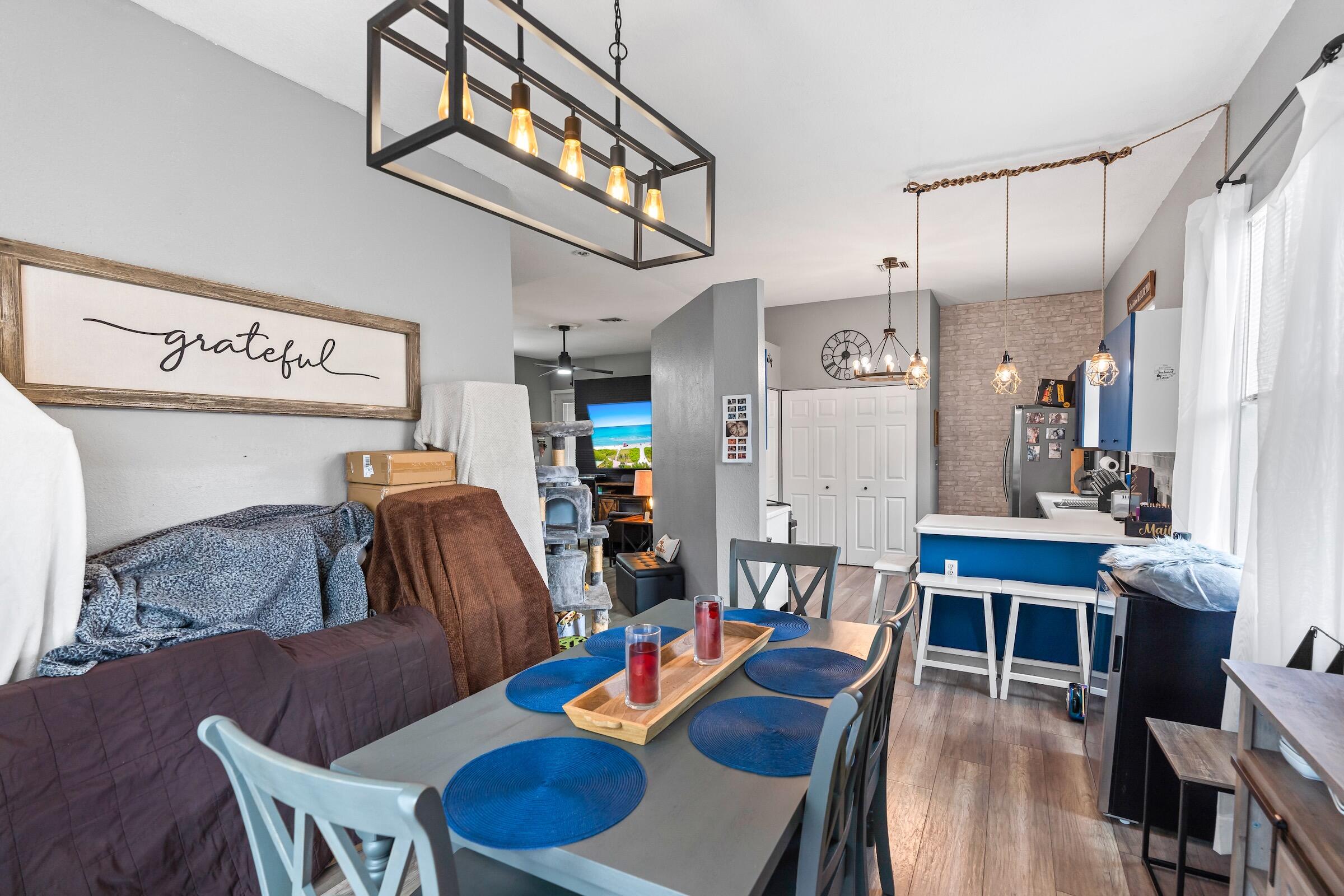 COUNTRY CLUB VIEWS - Residential