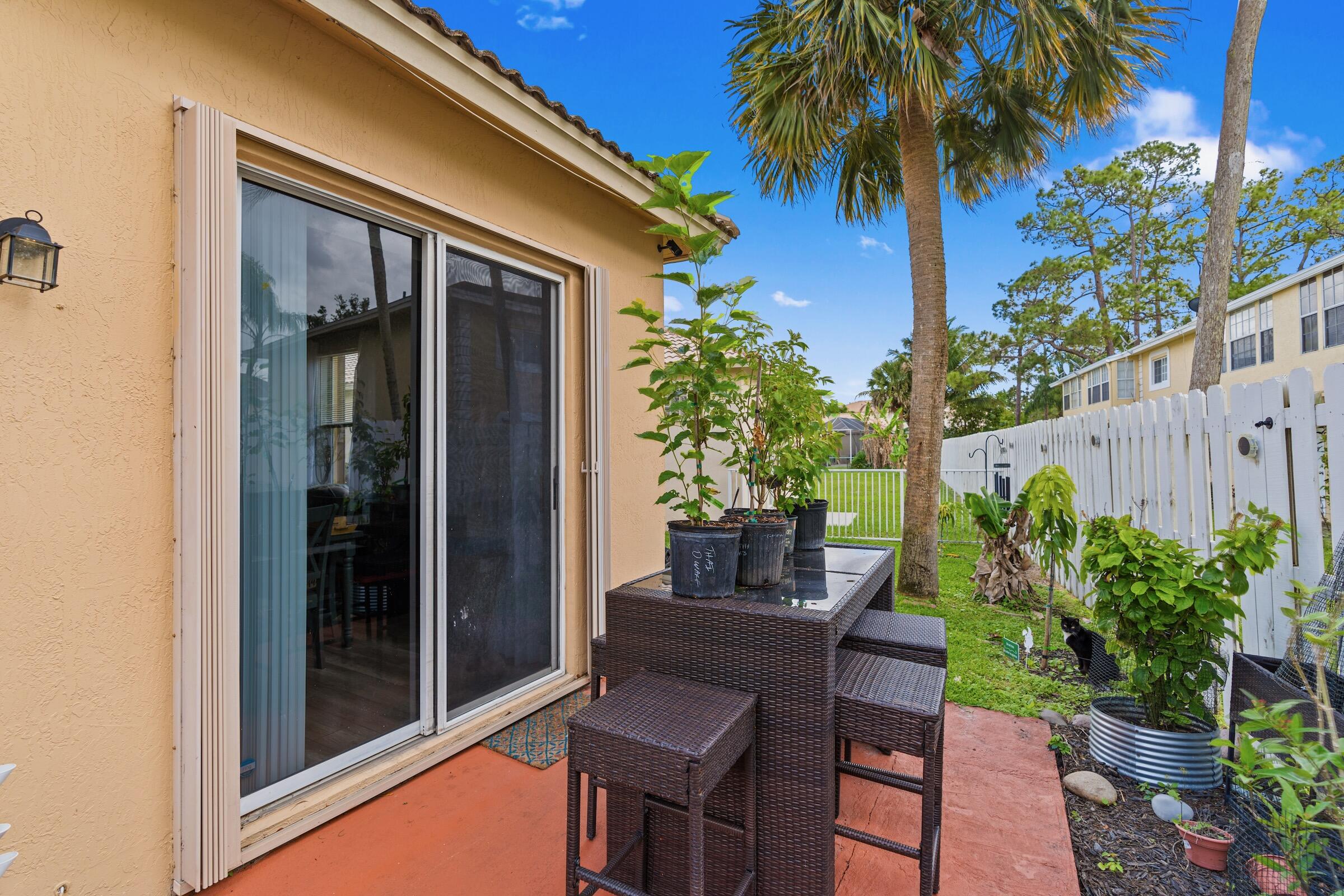 COUNTRY CLUB VIEWS - Residential