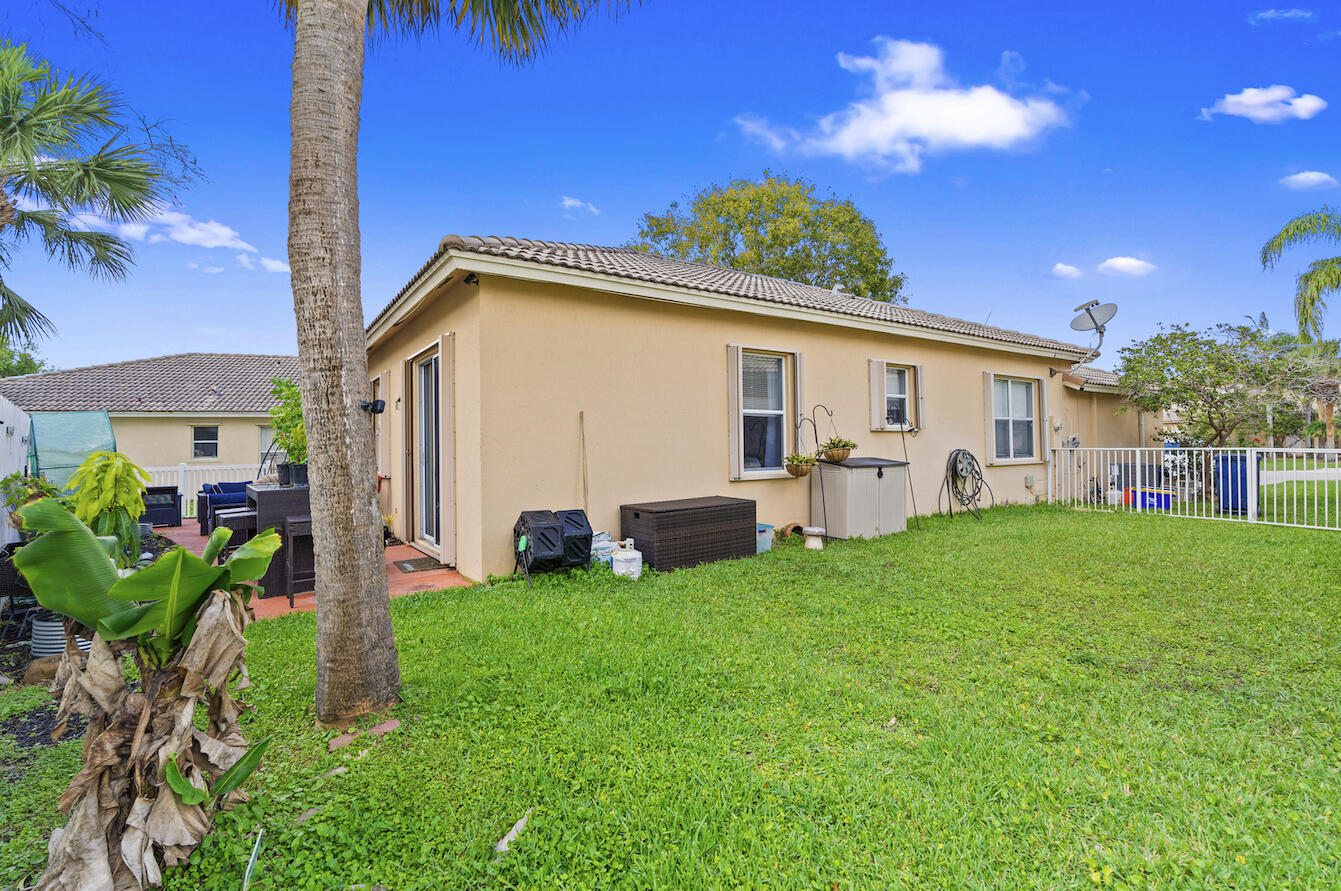 COUNTRY CLUB VIEWS - Residential