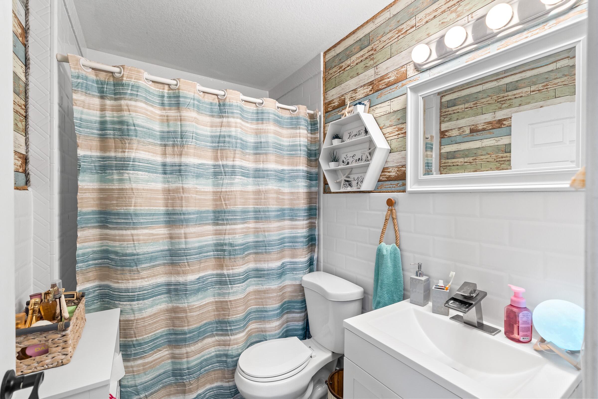 COUNTRY CLUB VIEWS - Residential