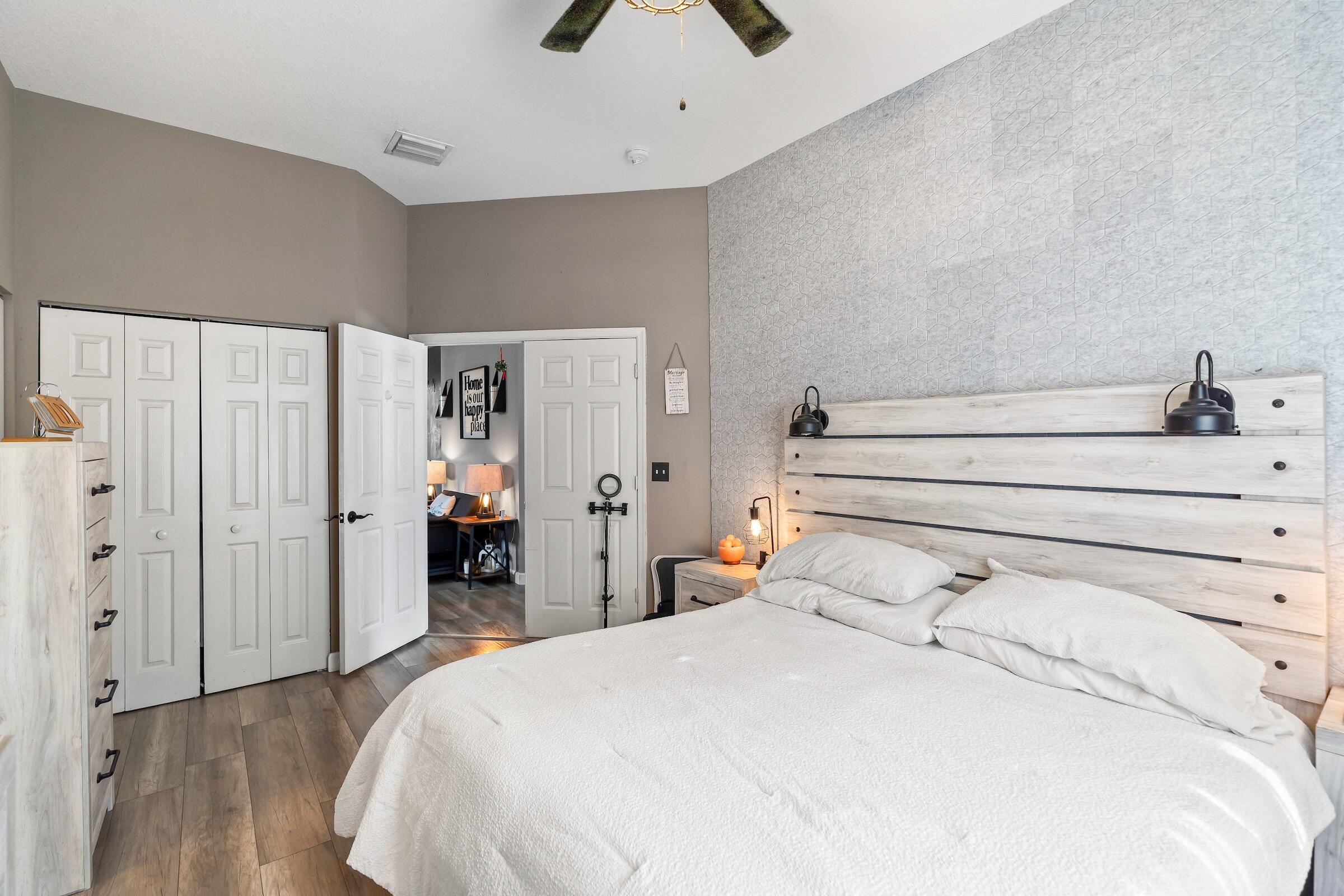 COUNTRY CLUB VIEWS - Residential