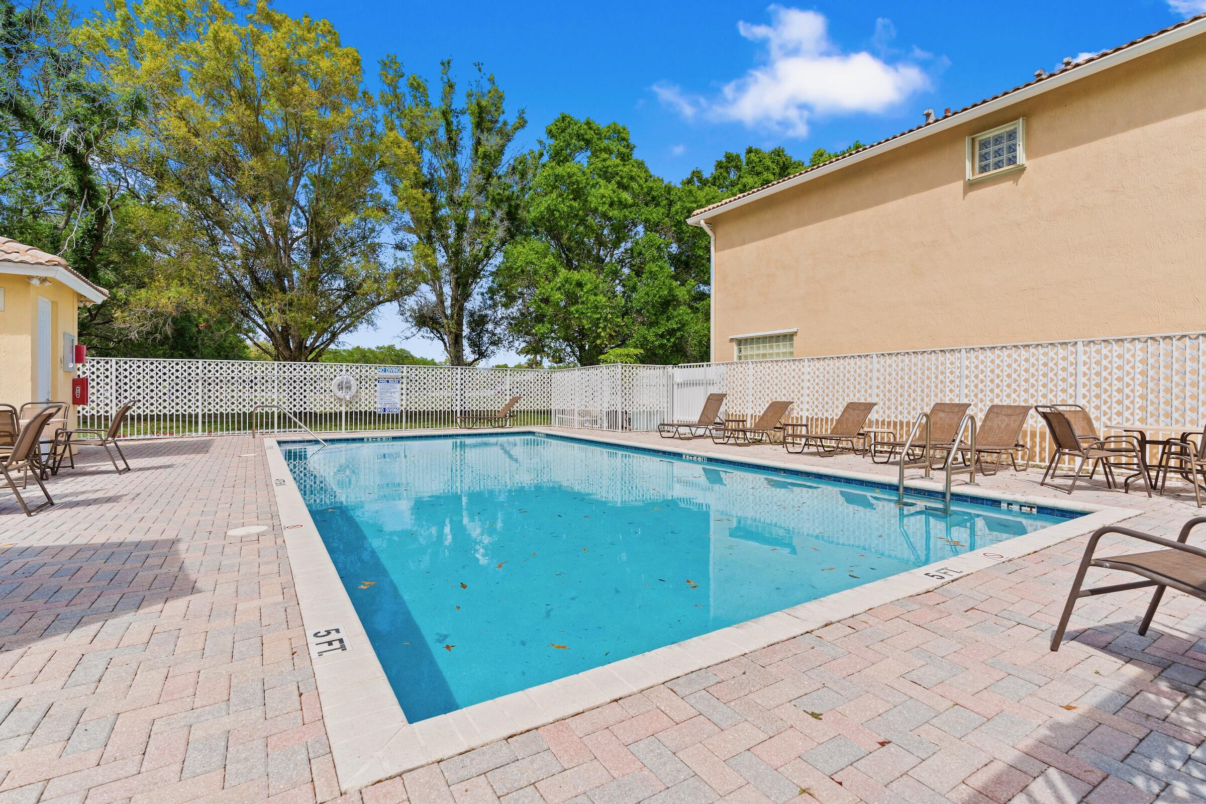 COUNTRY CLUB VIEWS - Residential