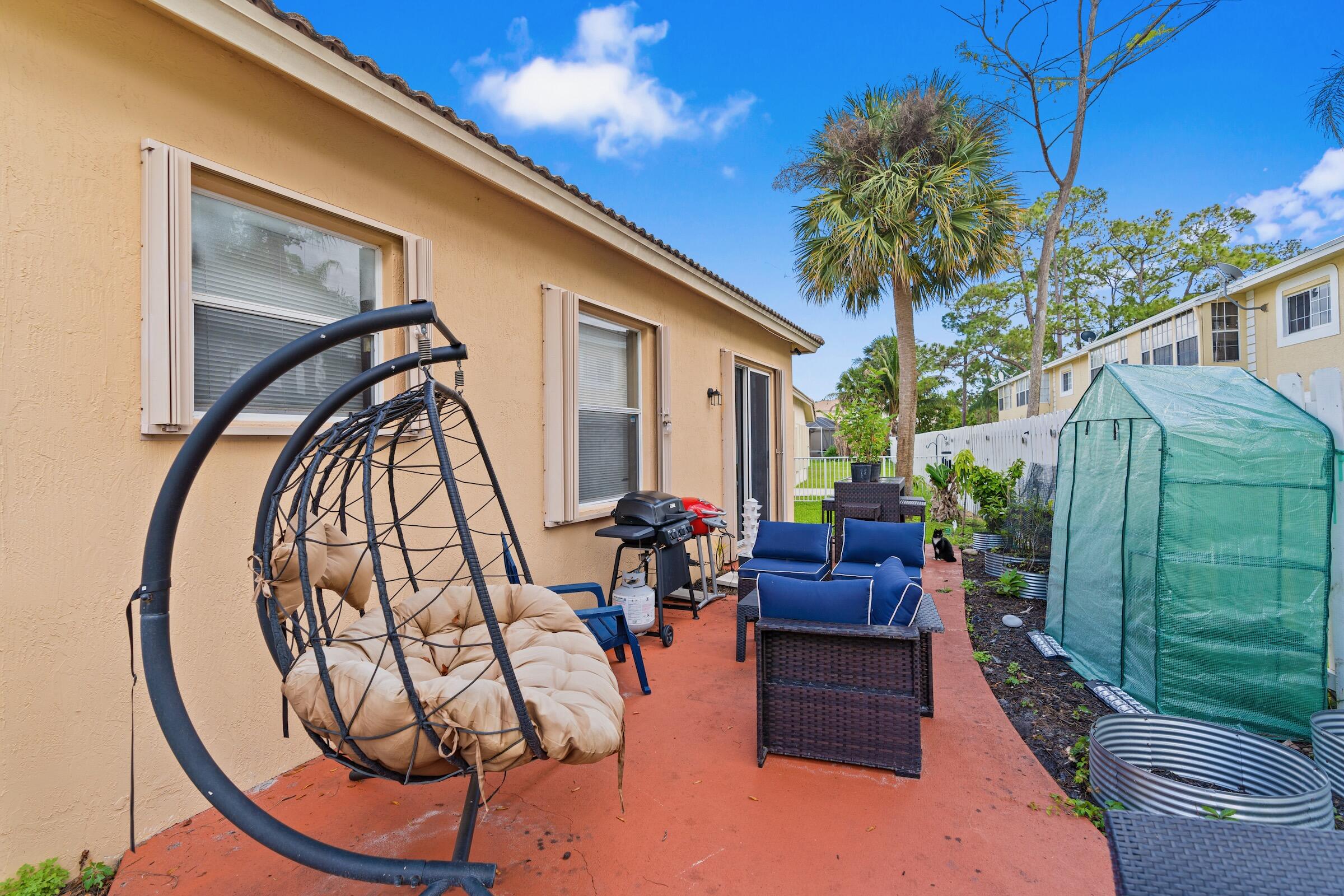 COUNTRY CLUB VIEWS - Residential