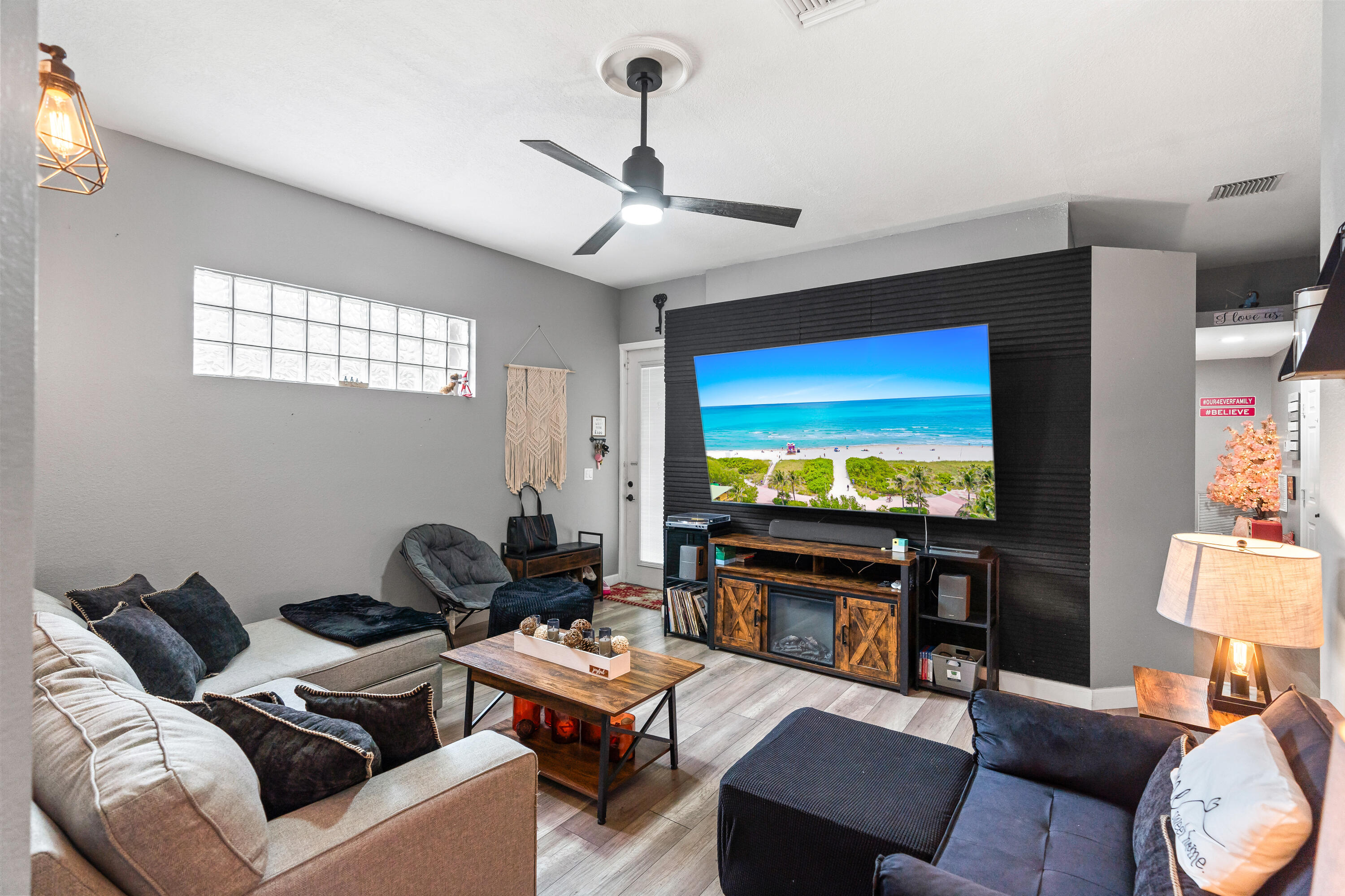 COUNTRY CLUB VIEWS - Residential
