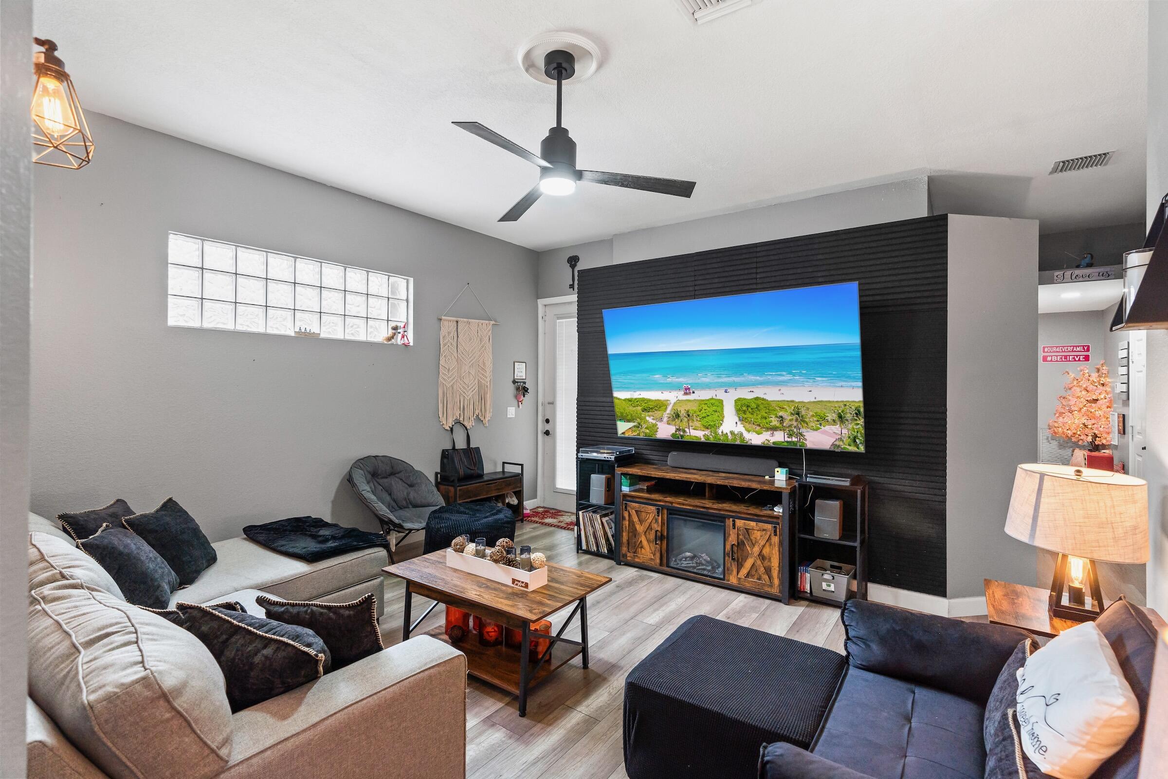 COUNTRY CLUB VIEWS - Residential