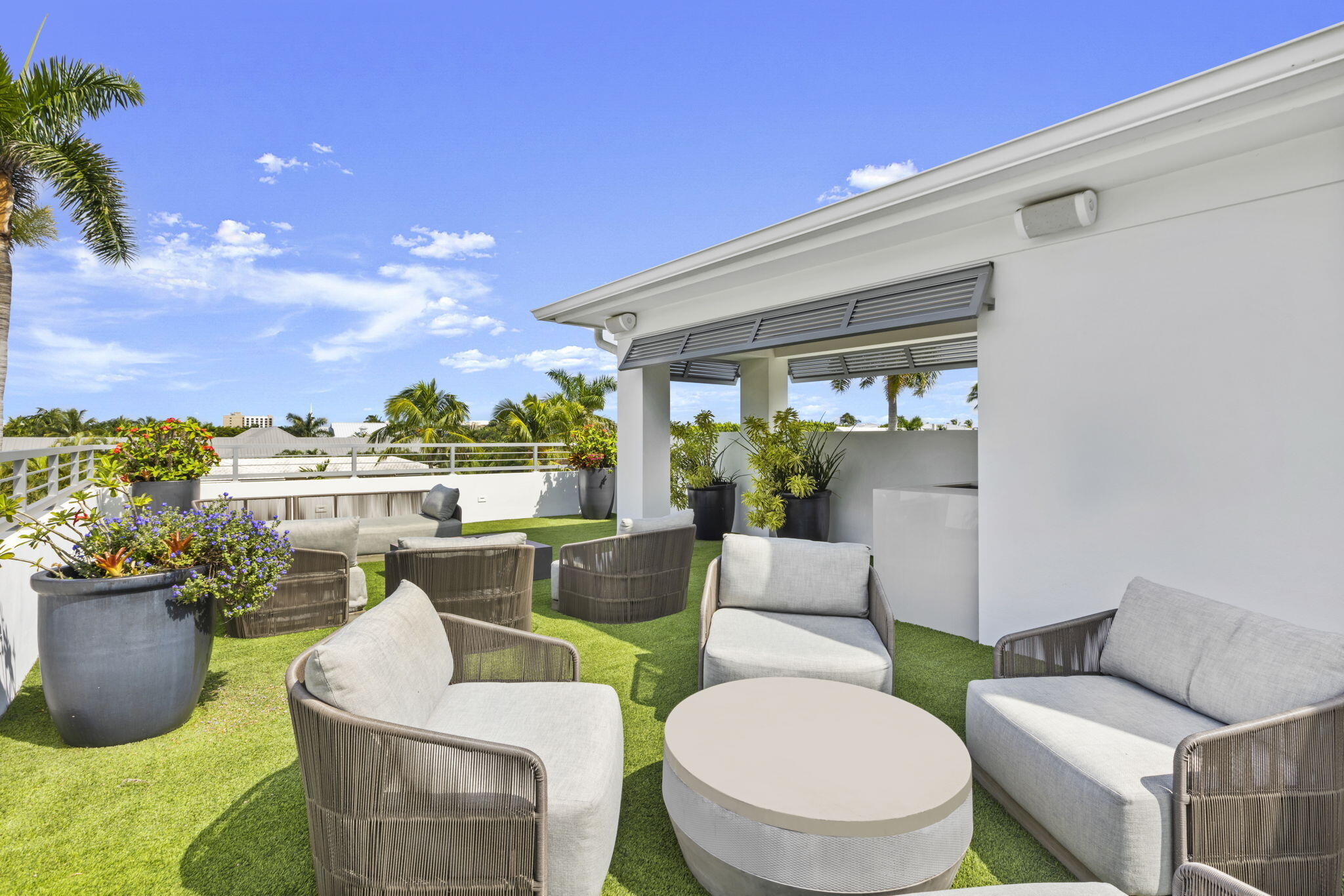 TEN TWENTY LANGER - Residential