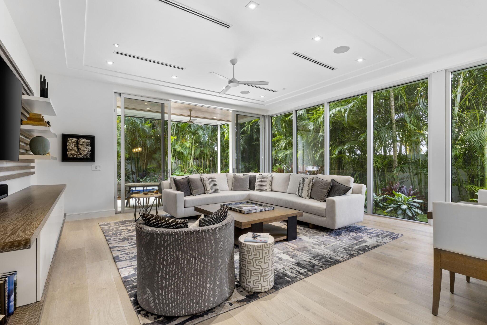 TEN TWENTY LANGER - Residential