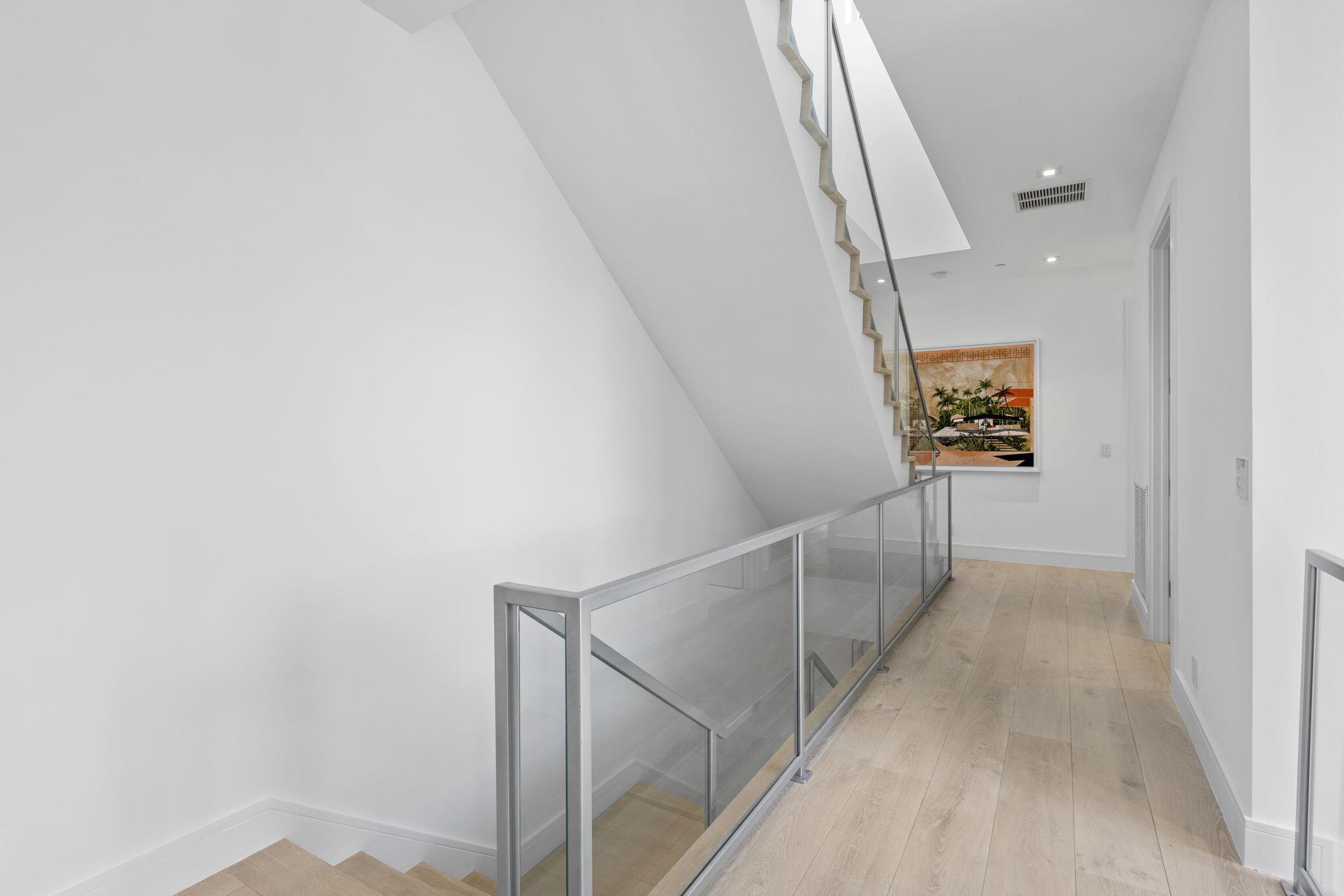 TEN TWENTY LANGER - Residential