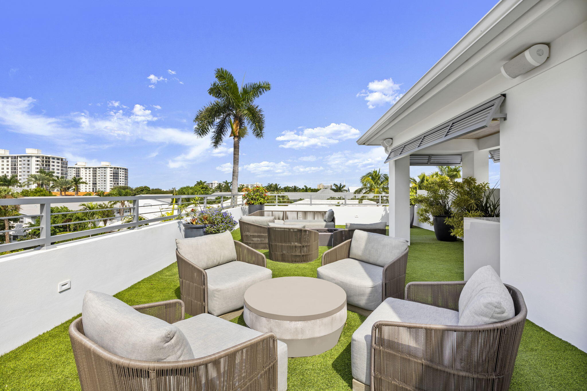 TEN TWENTY LANGER - Residential