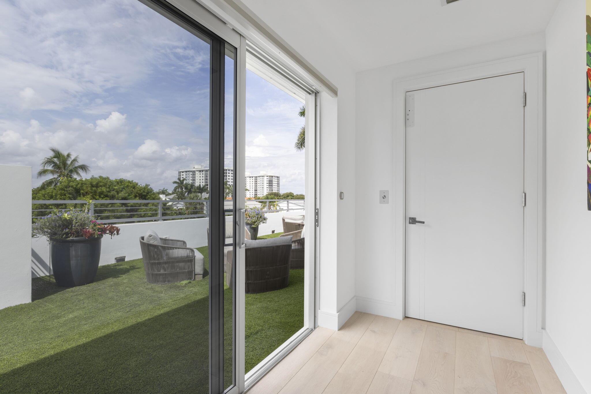 TEN TWENTY LANGER - Residential