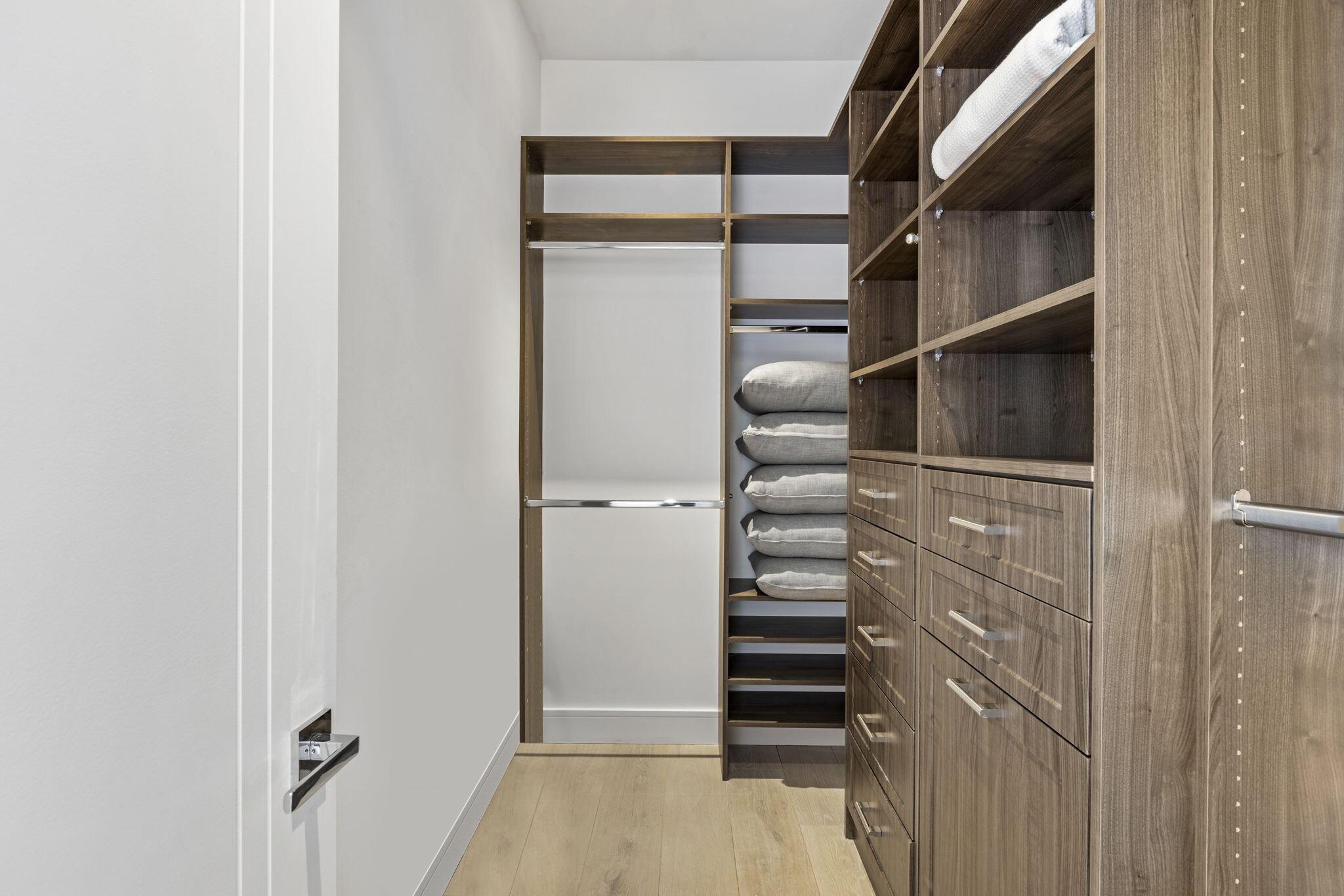 TEN TWENTY LANGER - Residential