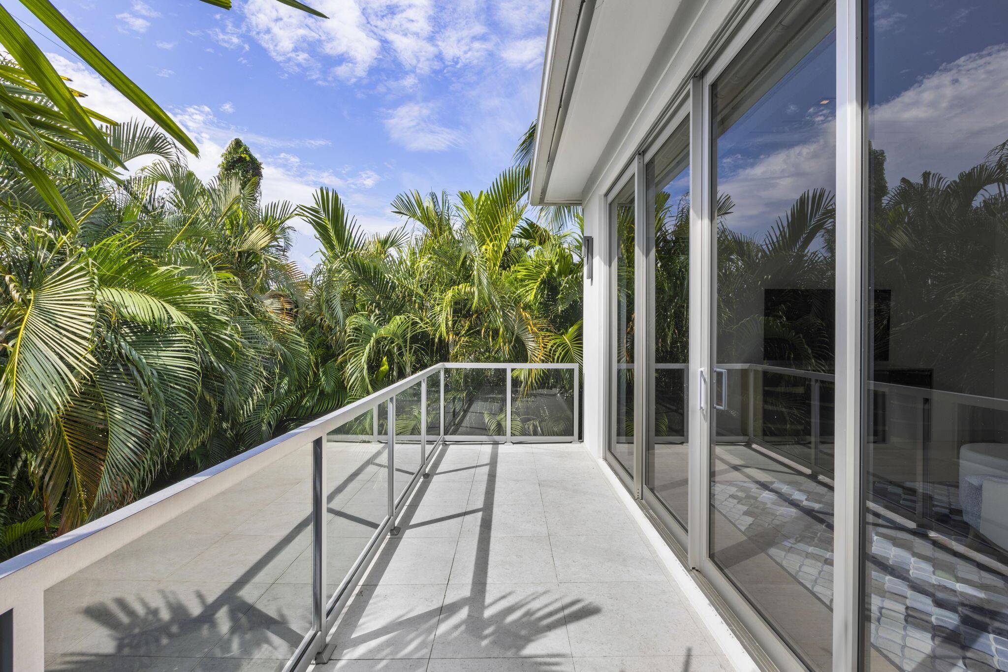 TEN TWENTY LANGER - Residential