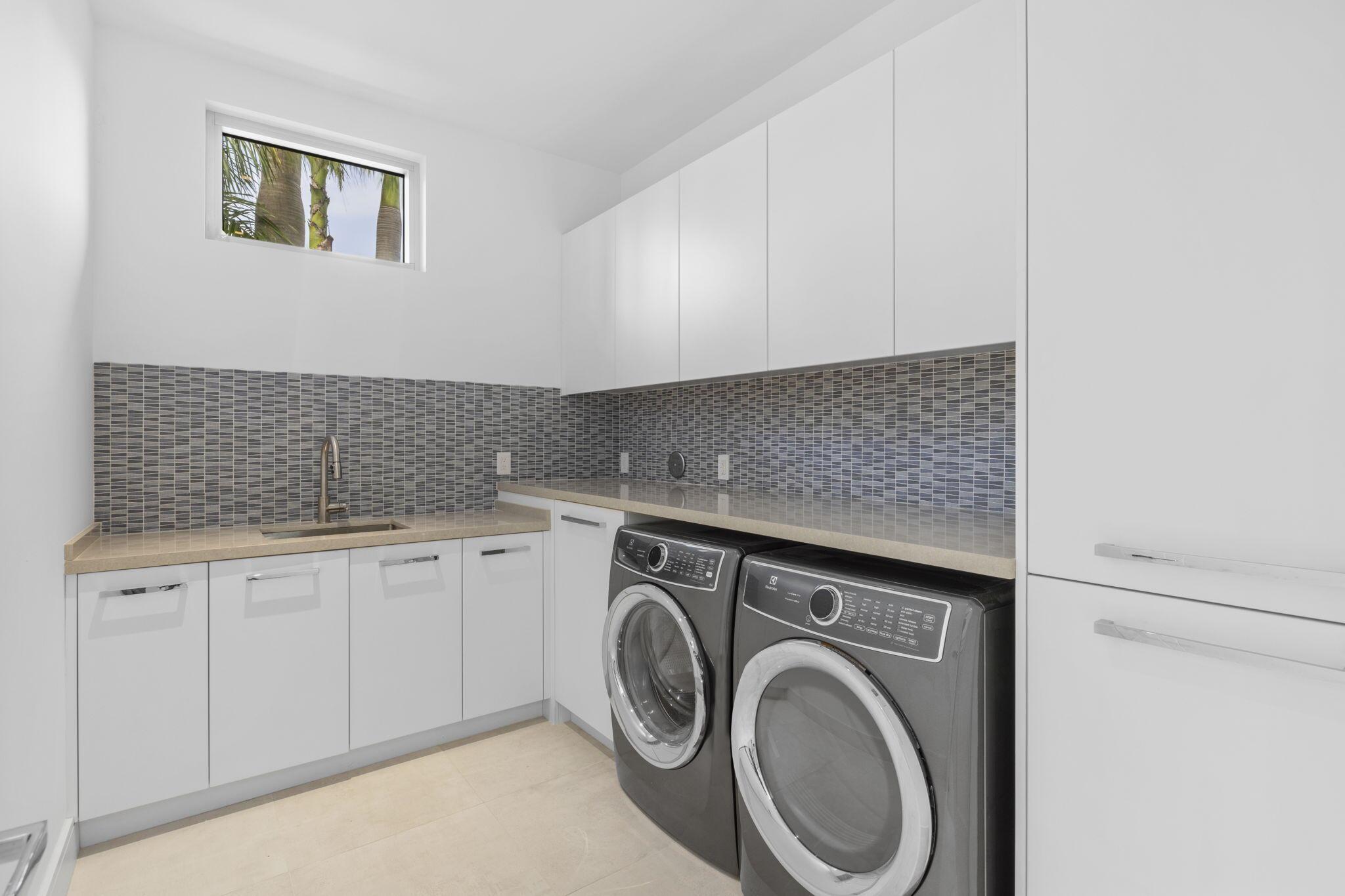 TEN TWENTY LANGER - Residential