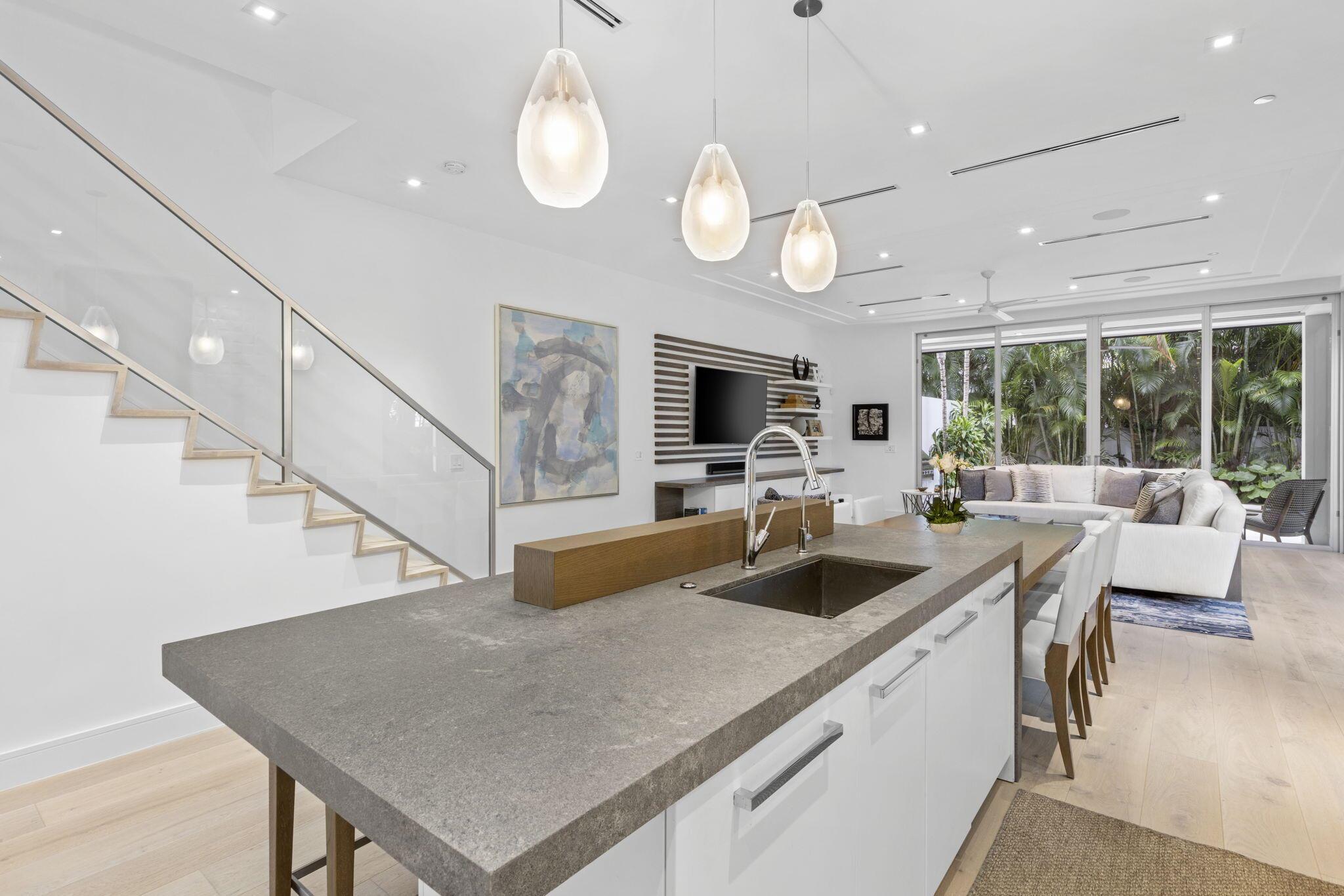 TEN TWENTY LANGER - Residential