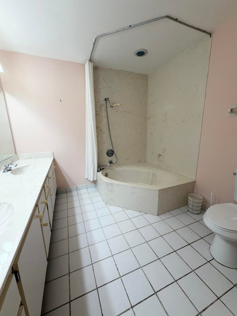 Tiny photo for 40 Pelican Pointe Drive #205, Delray Beach, FL 33483 (MLS # B26086103)