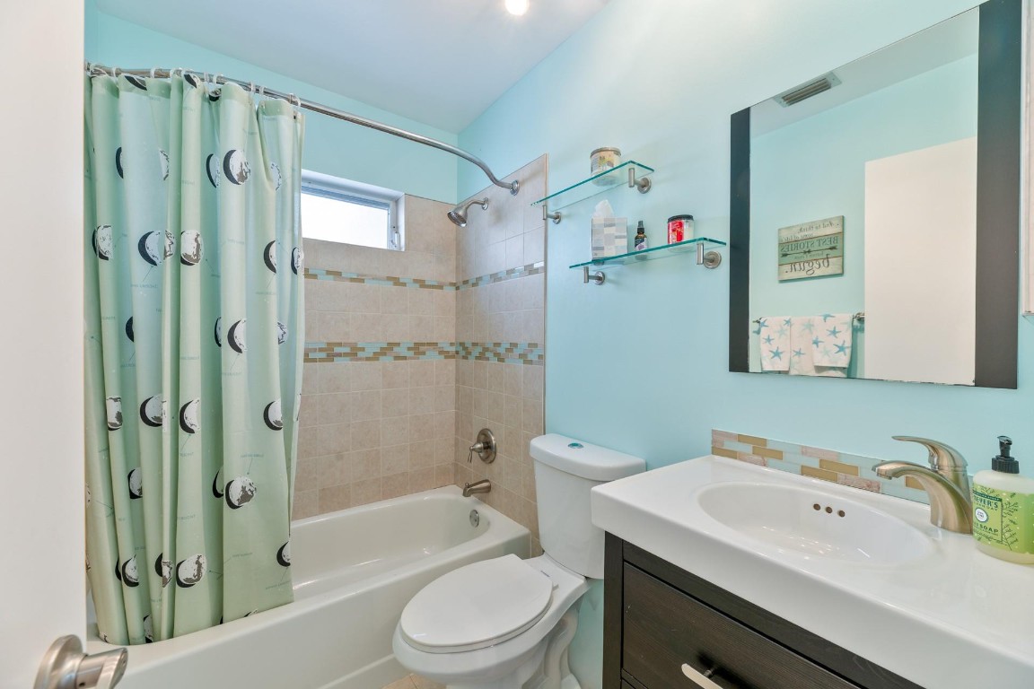 Country Isles Garden Home - Residential