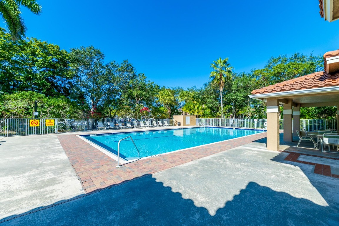 Country Isles Garden Home - Residential