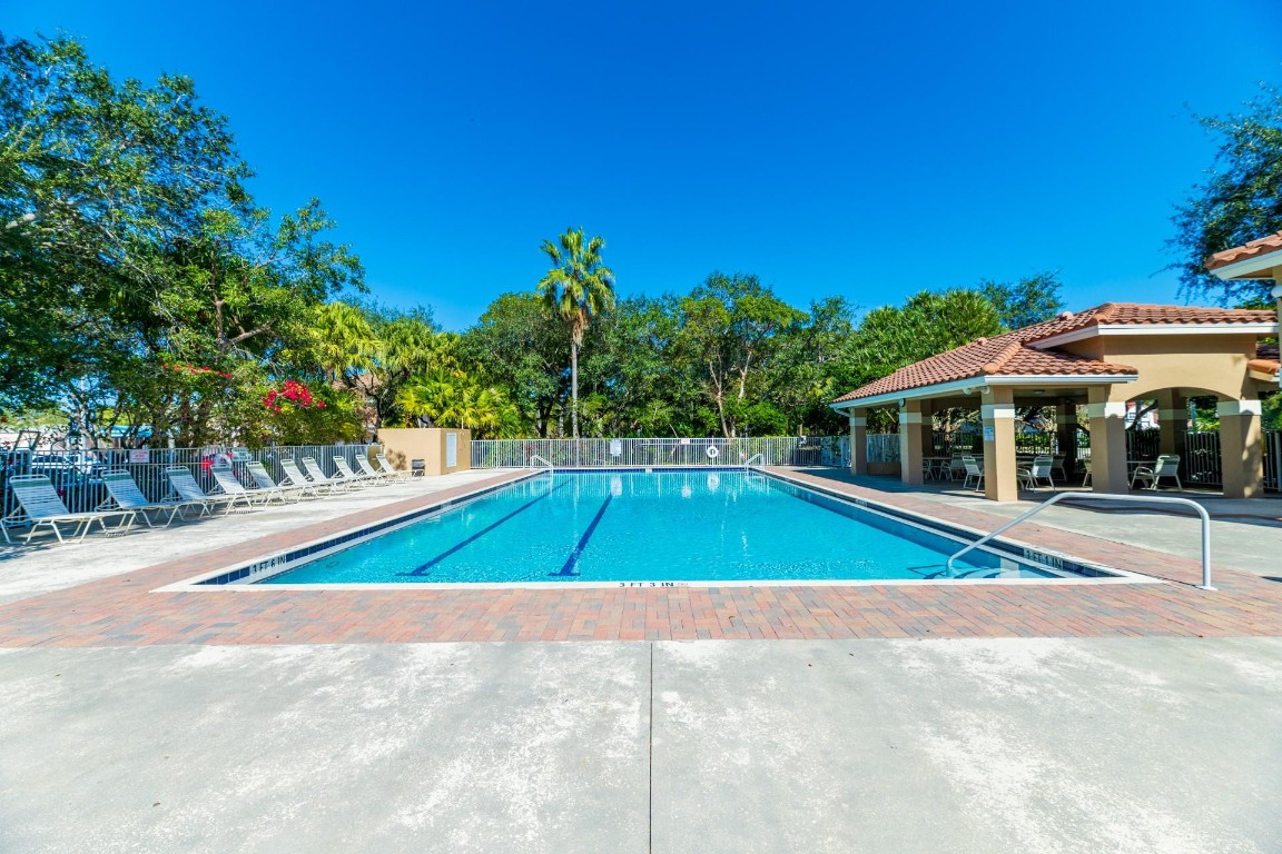 Country Isles Garden Home - Residential